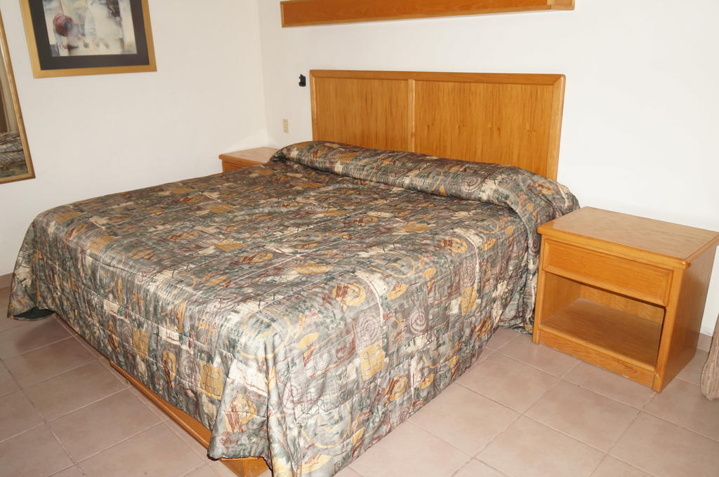 Maria Luisa Inn & Suites Juarez  Room photo