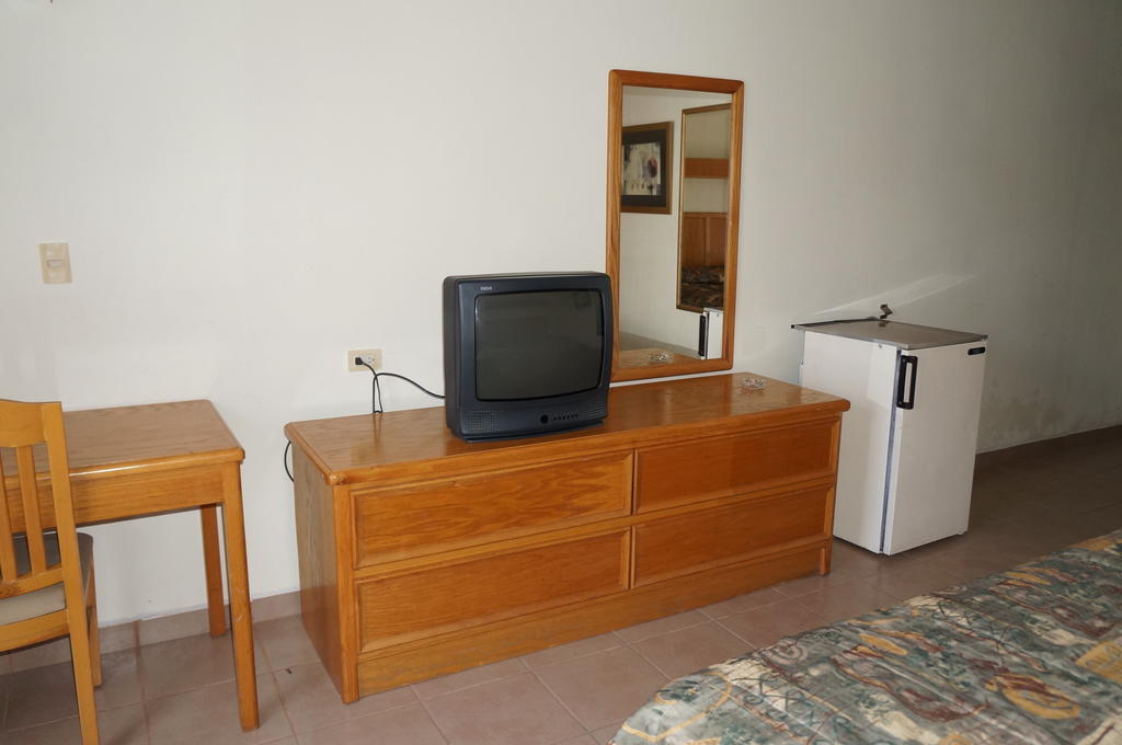 Maria Luisa Inn & Suites Juarez  Room photo